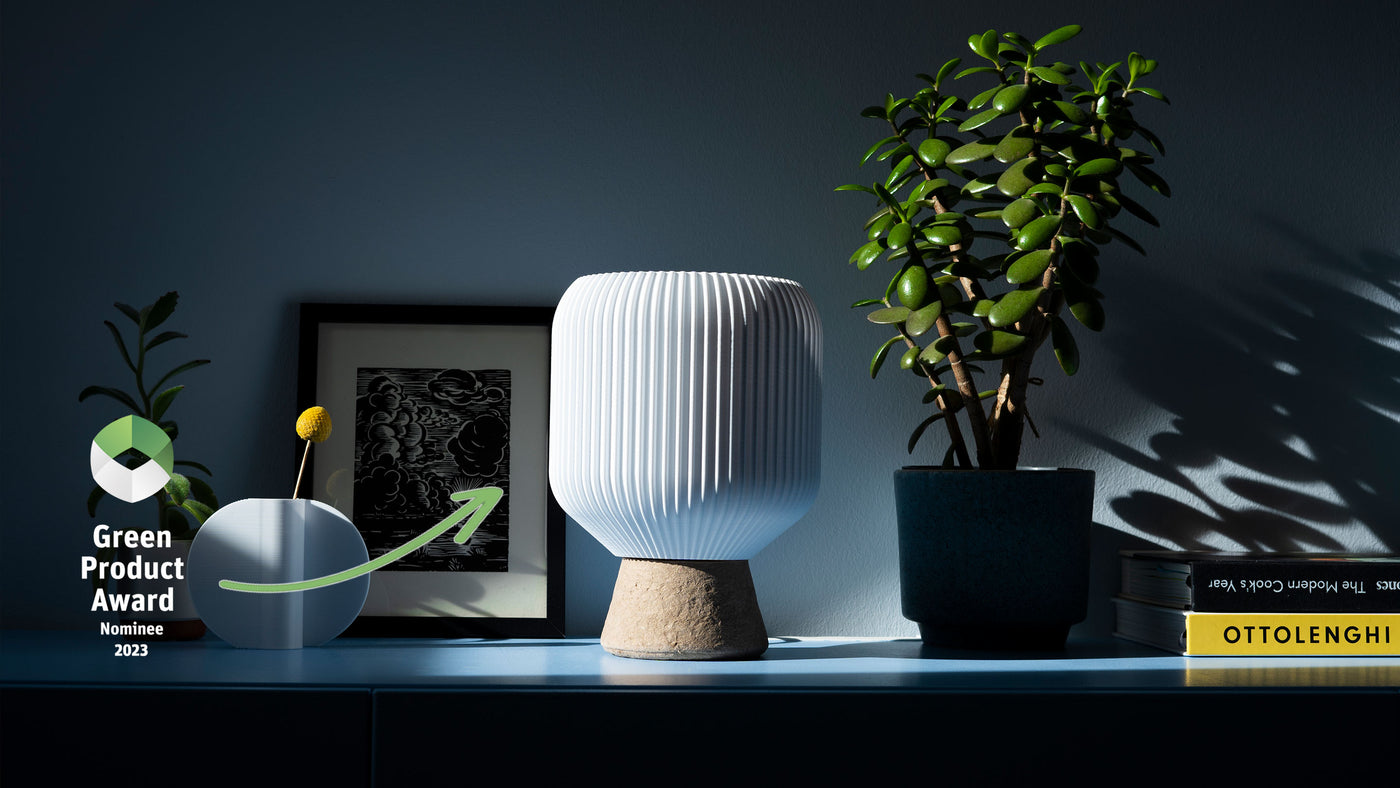 Tischleuchte aus recyceltem Karton und 3D-Druck
